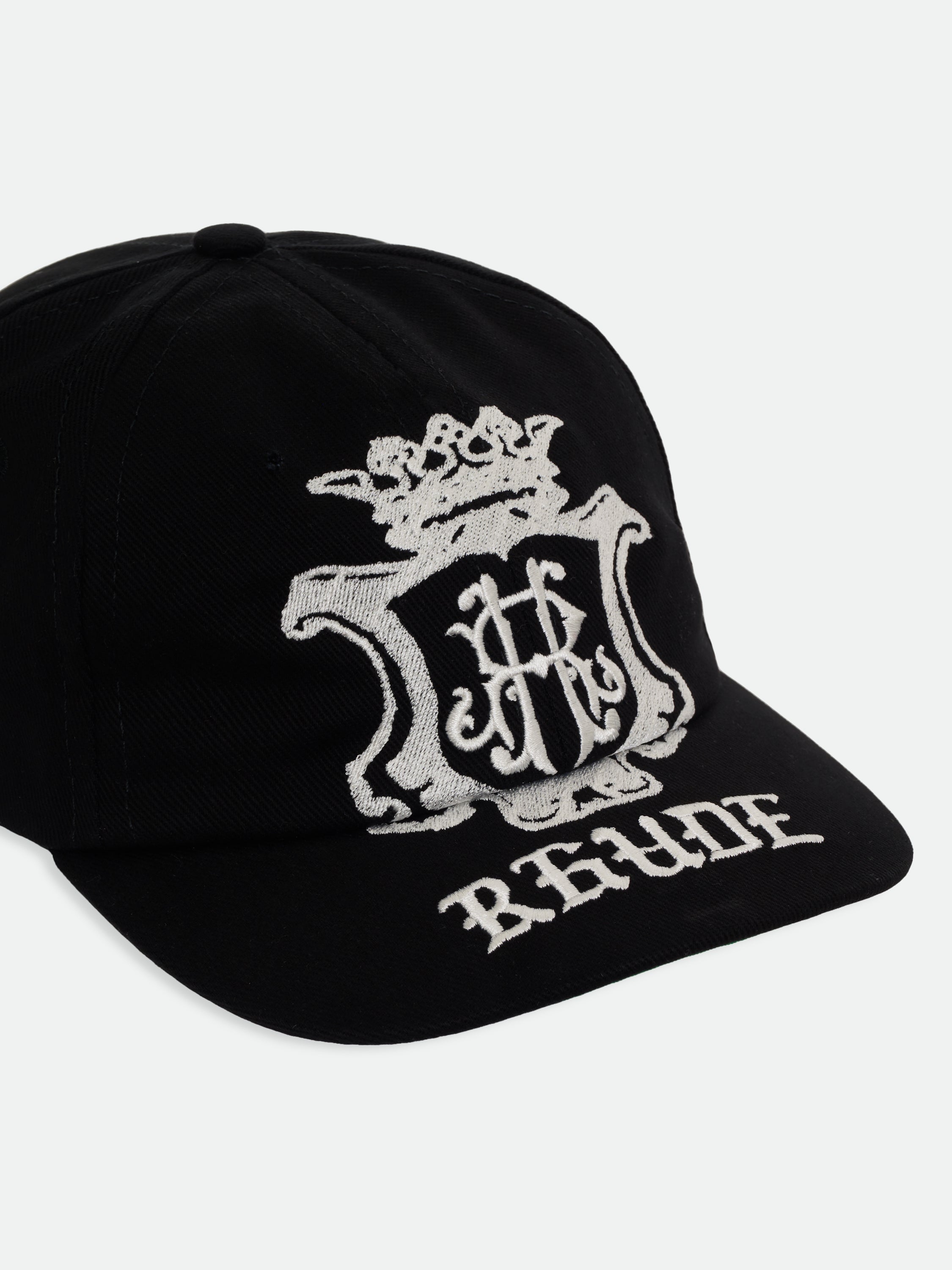 GRAND CRU CREST CURVED BRIM HAT - BLACK \/ WHITE \/